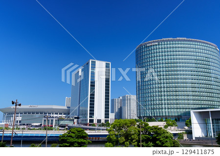 横浜　横浜駅東口周辺のビジネス街 129411875