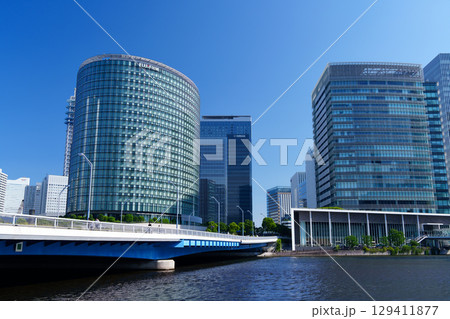 横浜　横浜駅東口周辺のビジネス街 129411877