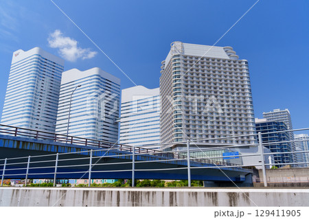 横浜　みなとみらいのオフィス街 129411905