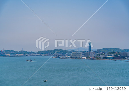 【福岡県】めかりPAから見る晴天下の関門海峡・行き交う船 【福岡県】めかりPAから見る晴天下の関門海峡・行き交う船 129412989