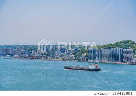 【福岡県】めかりPAから見る晴天下の関門海峡・行き交う船 129412991