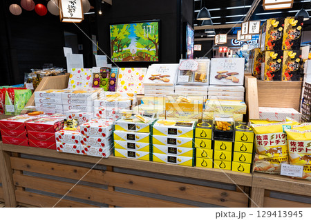 JR越後湯沢駅　がんぎどおりで美味しいスイーツを買う　新潟県南魚沼郡湯沢町 129413945