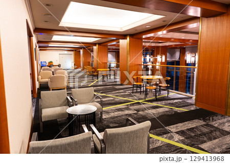 ナスパニューオータニ 3階の廊下を練り歩く 新潟県南魚沼郡湯沢町 ナスパニューオータニ 3階の廊下を練り歩く 新潟県南魚沼郡湯沢町 129413968