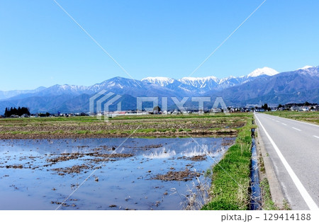 4月の安曇野からの北アルプス 常念岳 信州の山々 4月の安曇野からの北アルプス 常念岳 信州の山々 129414188