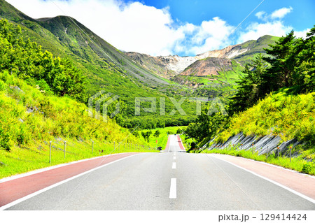 長者原周辺／指山～三俣山方面を望む(大分県九重町)【2025.7】 129414424