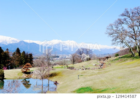 4月の北アルプス展望美術館からの北アルプス　　　信州の山々　　　春の北アルプス 129414587