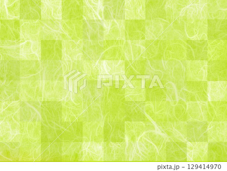 毛足のある緑色の和紙に格子柄 129414970