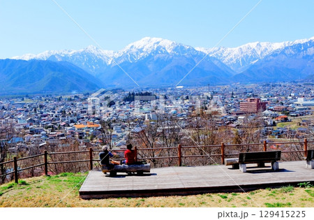 4月の信濃大町からの北アルプス　　　山岳博物館　　　信州の山々　　　春の北アルプス 129415225