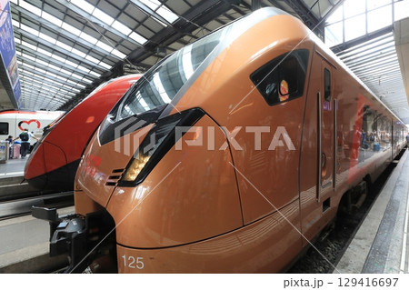 ルツェルン駅に到着したフォアアルペンエクスプレス ルツェルン駅に到着したフォアアルペンエクスプレス 129416697