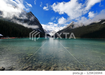 バンフ国立公園のレイクルイーズ 129416944