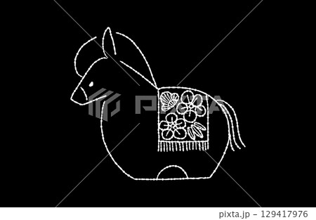 午のイラスト　年賀状素材 土人形 白線画 129417976