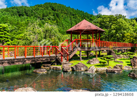 新緑の耶馬渓ダム記念公園 渓石園【大分県中津市耶馬渓】 新緑の耶馬渓ダム記念公園 渓石園【大分県中津市耶馬渓】 129418608