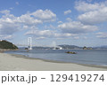 徳島の海岸から見る瀬戸大橋 129419274