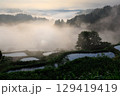 峠の棚田と雲海 129419419