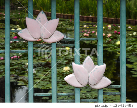 草津市立水生植物公園みずの森　睡蓮のオブジェ 129419498