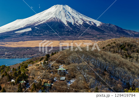 冬の平尾山から見る富士山 129419794