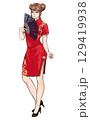 赤いチャイナドレスの女性 129419938