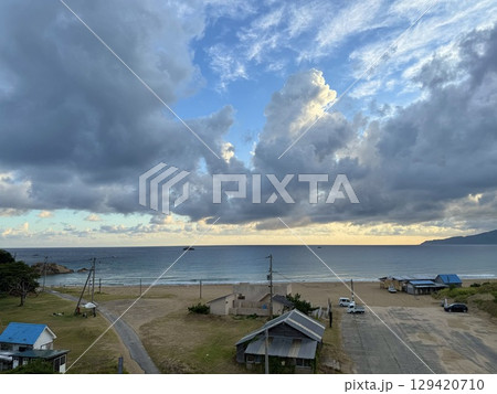 朝の久美浜と日本海 朝の久美浜と日本海 129420710