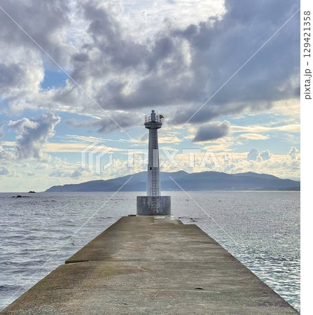 久美浜の朝と灯台 久美浜の朝と灯台 129421358