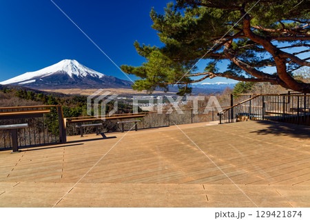 二十曲峠から見る冬の富士山 二十曲峠から見る冬の富士山 129421874