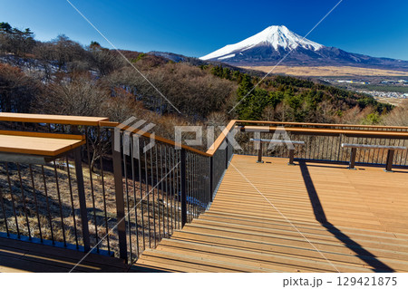 二十曲峠から見る冬の富士山 129421875