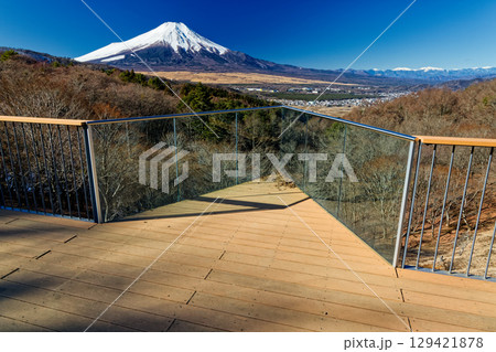 二十曲峠から見る冬の富士山 129421878
