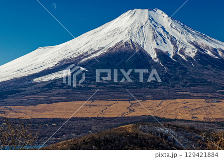 石割山から見る冬の富士山 129421884