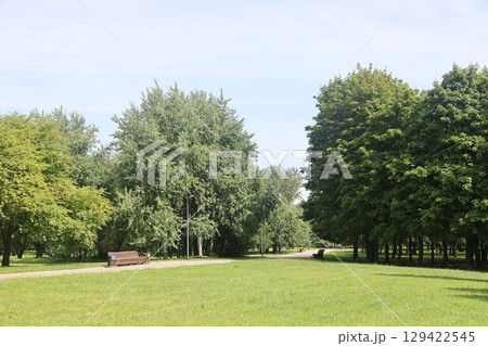Summer in the landscape park Kolomenskoye in the district, Moscow, August 2022. 129422545