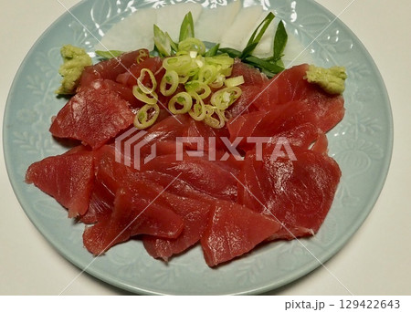 まぐろの刺身、妻の手作り家庭料理、家庭で楽しむ夕ご飯、幸せ家族 タイトル変更 まぐろの刺身、妻の手作り家庭料理、家庭で楽しむ夕ご飯、幸せ家族 タイトル変更 129422643