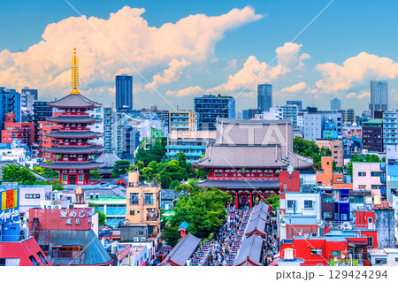 日本の東京都市景観8月8日。夏空(ゲリラ雷雨接近中)…インバウンド…外国人観光客らで賑わう浅草寺 日本の東京都市景観8月8日。夏空(ゲリラ雷雨接近中)…インバウンド…外国人観光客らで賑わう浅草寺 129424294