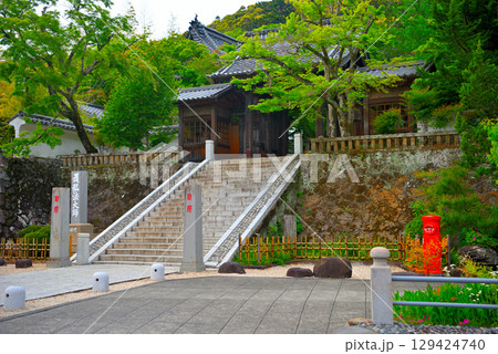 中部地方・伊豆修善寺温泉・ノスタルジックな風景、修禅寺の入口・静岡県伊豆市修善寺(4) 129424740