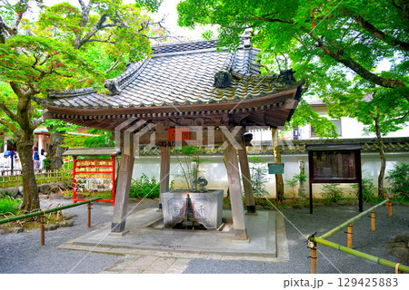 中部地方・伊豆修善寺温泉・修禅寺の境内にある、温泉が湧く珍しい手水舎・静岡県伊豆市修善寺(1) 129425883