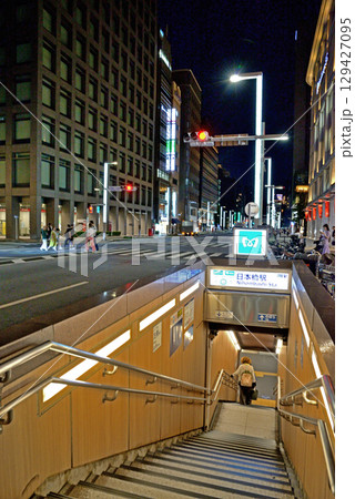 日本橋営団地下鉄駅入り口風景 129427095