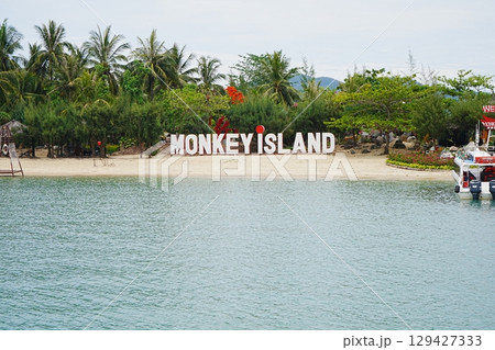 ベトナム ニャチャン モンキーアイランド ビーチ	 129427333