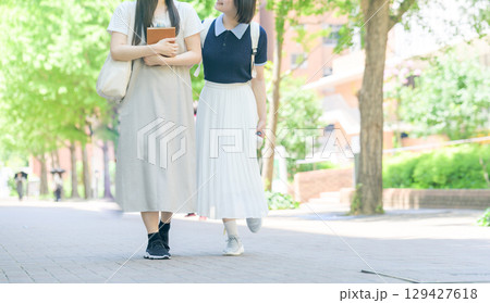 大学生のシーン 129427618