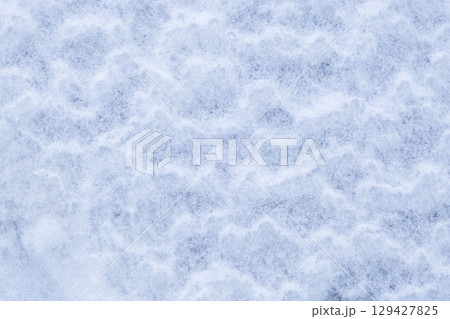 デコボコした雪模様　蒜山高原 129427825