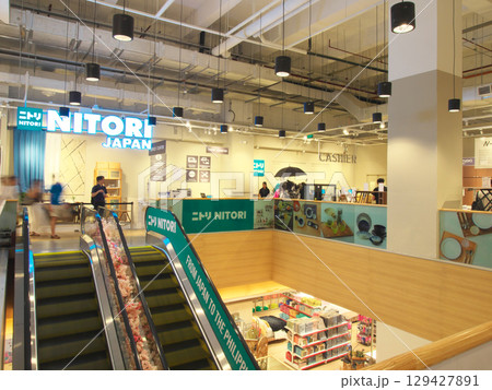 躍動するフィリピン - BGCの 三越伊勢丹  都市景観(2024年5月) 躍動するフィリピン - BGCの 三越伊勢丹  都市景観(2024年5月) 129427891