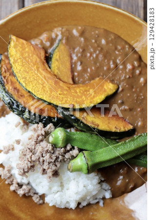 焼き野菜トッピングのキーマカレー おうちカレー 焼き野菜トッピングのキーマカレー おうちカレー 129428183
