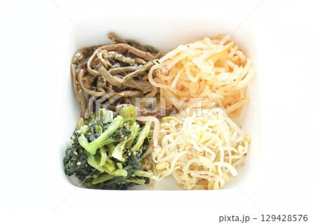 韓国料理のナムル 韓国料理のナムル 129428576