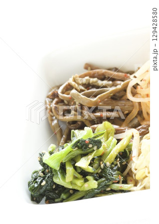 韓国料理のナムル 韓国料理のナムル 129428580