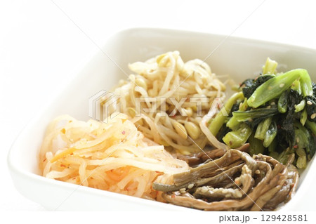 韓国料理のナムル 韓国料理のナムル 129428581