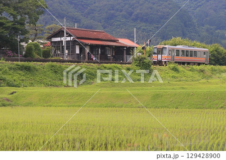 夏の美作滝尾駅(因美線) 夏の美作滝尾駅(因美線) 129428900