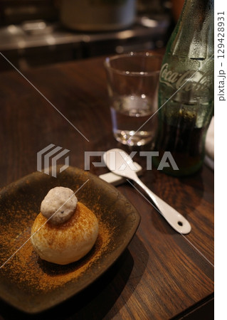 スパイスの効いたバニラビーンズたっぷりのアイス 129428931