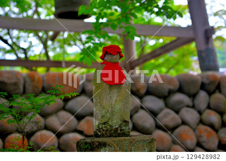 中部地方・伊豆修善寺温泉・修禅寺のイメージ、鐘楼堂とお地蔵様・静岡県伊豆市修善寺(3) 中部地方・伊豆修善寺温泉・修禅寺のイメージ、鐘楼堂とお地蔵様・静岡県伊豆市修善寺(3) 129428982