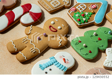 Gingerbread cookies with icing decoration. Christmas food. Gingerbread man snowman bake. Top view table. Xmas sweet background 129430552