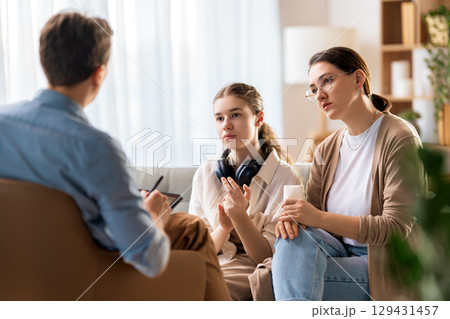 Consultation of the patient with a psychologist Consultation of the patient with a psychologist 129431457