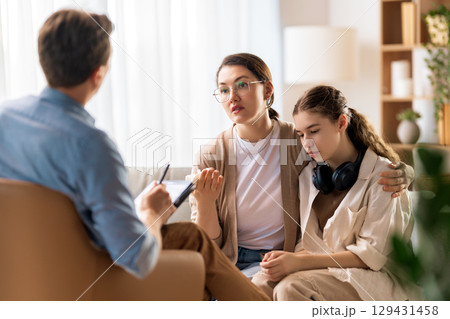 Consultation of the patient with a psychologist Consultation of the patient with a psychologist 129431458