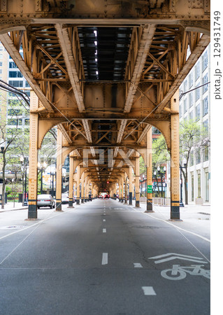 シカゴ・ダウンタウンの高架鉄道 129431749