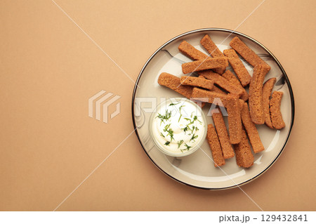 Rye rusks with garlic. Garlik bread snack for beer. Rye bread croutons with garlic sauce. 129432841