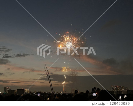 第50回江戸川花火大会 2025年8月2日 厚みのある多層構造の花火 宗家花火「鍵屋」が担当 第50回江戸川花火大会 2025年8月2日 厚みのある多層構造の花火 宗家花火「鍵屋」が担当 129433089